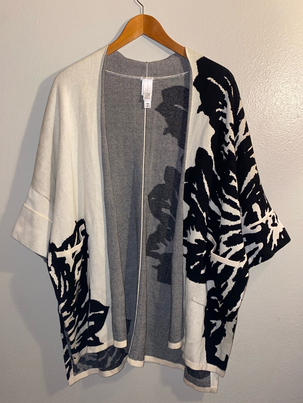 MarlaWynne Jacquard Knit Kimono Cardigan Topper Ecru/Black Size Petite Medium